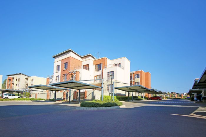 2-Bedroom Apartment in Douglasdale To Rent, with garden, pool, and pet-friendly options.