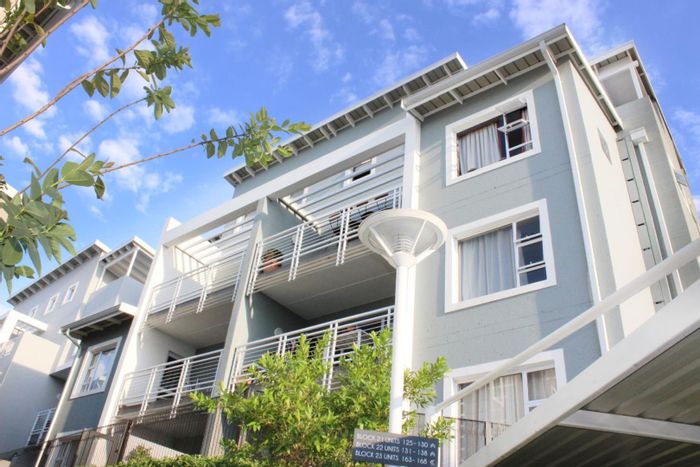 For Sale: Paulshof Apartment with pool, clubhouse, and guaranteed rental income.