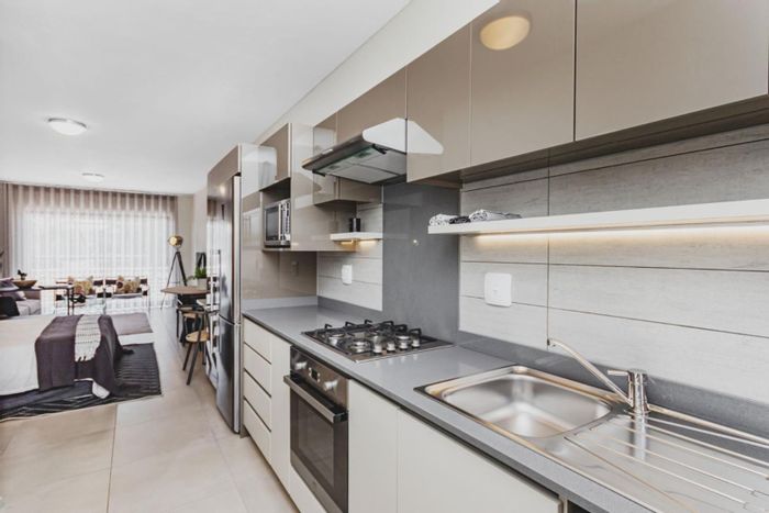 For Sale: Apartment in Morningside with pool, clubhouse, and secure parking.