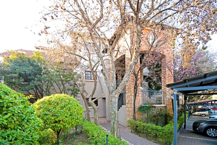 Lonehill Apartment For Sale: 2-bed, private garden, secure complex, pet-friendly amenities.