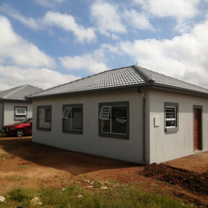 For Sale: Apartment in Salfin with 3 bedrooms, 2 bathrooms, and open plan living.