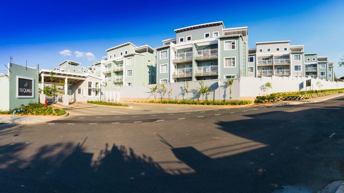 2 Bedroom Apartment To Rent in Paulshof with pool, clubhouse, and 24hr security.