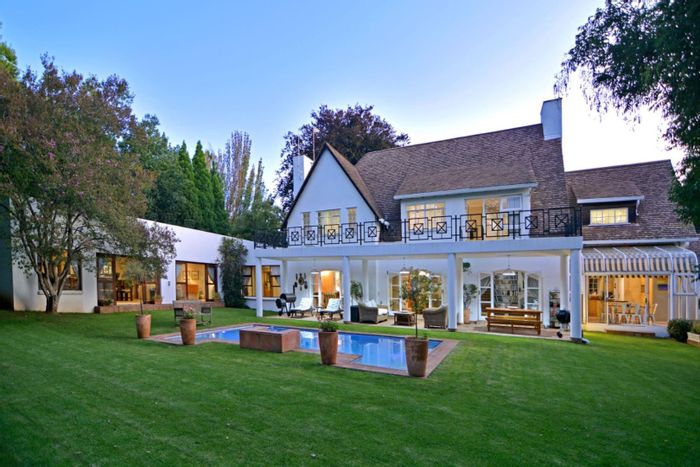 Dunkeld House To Rent: 5 beds, pool, bar, large garden, secure parking.