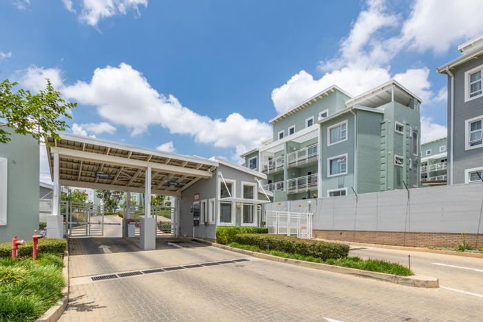 For Sale: Paulshof Apartment with pool, clubhouse, security, and pet-friendly options.