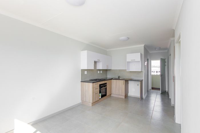 Rivonia Apartment For Sale: 2 Beds, Pool, Backup Power, High-Speed WiFi.