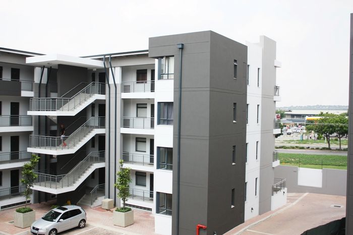 Rivonia Apartment For Sale: 2 Bedrooms, Pool, Parking, Close to Amenities.