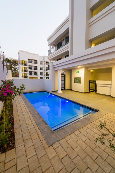 Rivonia Apartment For Sale: 24hr security, pool, parking, close to amenities.