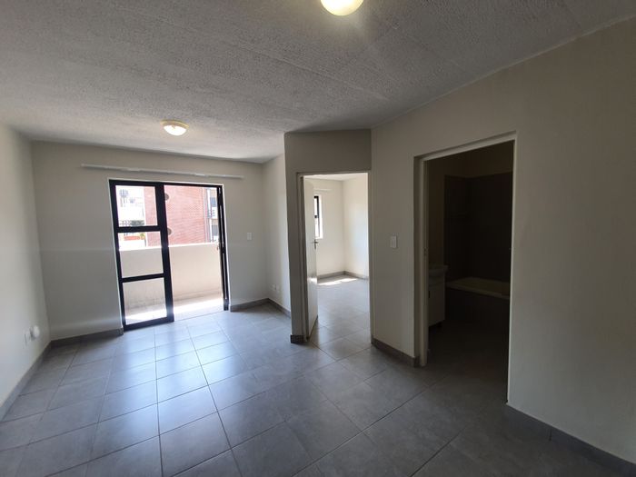 Ferndale Apartment To Rent: 2 beds, WiFi backup, 24hr security, pet-friendly.