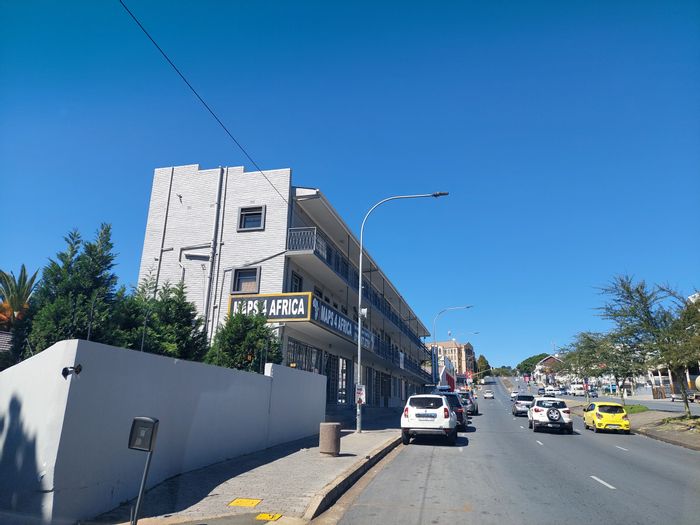 Craighall Apartment To Rent: 1 Bed, Secure Parking, Open Plan Living Space.