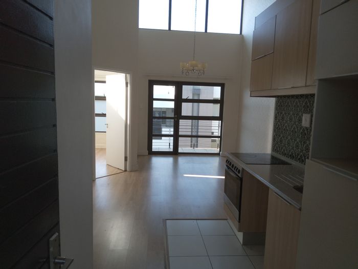 Rivonia Apartment To Rent: 2 Beds, Pool, Security, Close to Amenities.