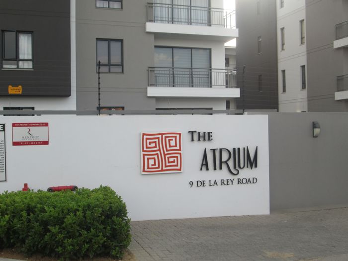Rivonia Apartment To Rent: 2 beds, pool, security, near shops and transport.