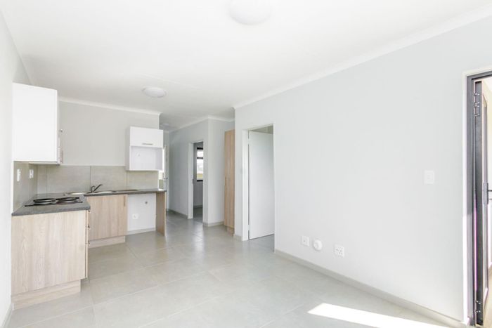 Rivonia Apartment For Sale: 2 Beds, Pool, Backup Power, Prime Location.