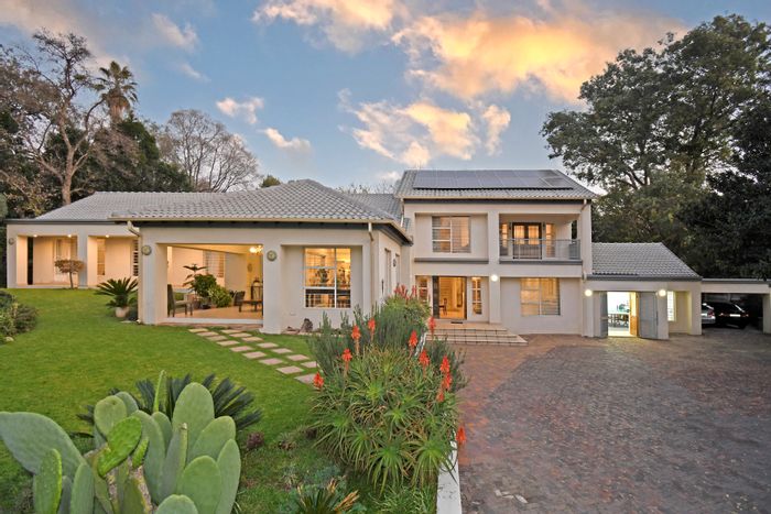 River Club House For Sale: Dual living, extensive garden, solar power, ample parking.