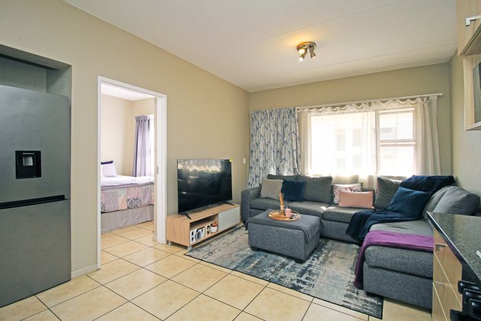 Ferndale Apartment For Sale: 2-bed, pool access, secure complex, pre-paid electricity.