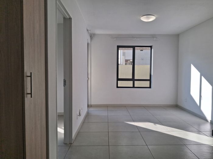 Rivonia Apartment For Sale: 2 Bed, Pool, Backup Power, High-Speed WiFi.