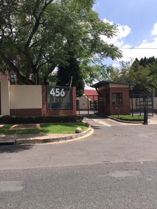 For Sale: Apartment in Ferndale with kitchenette, private balcony, and secure parking.