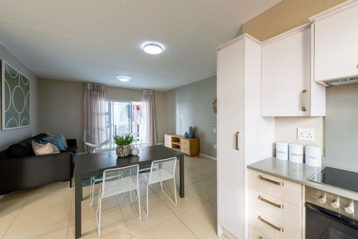 For Sale: 2-Bedroom Apartment in Paulshof with Pool, Clubhouse, and Pet-Friendly Options.