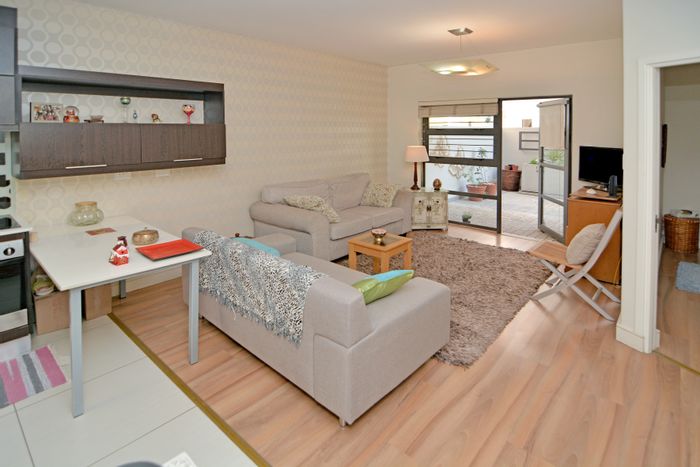 Rivonia Apartment To Rent: 2 beds, secure complex, patio, parking, close to amenities.