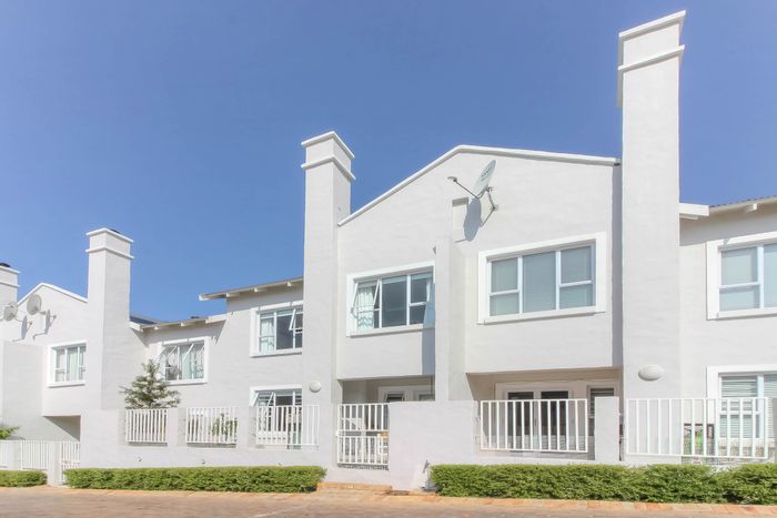 Petervale Townhouse For Sale: 3 beds, pool, 24-hour security, close to amenities.