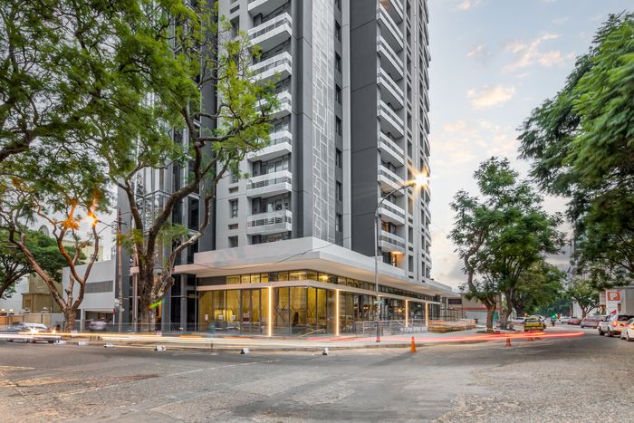 Rosebank Apartment For Sale: Prime location, buy-to-let, high-speed WiFi, pet-friendly.