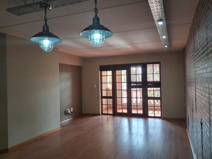 Morningside Apartment To Rent: 2 beds, private patio, clubhouse, security, close to amenities.