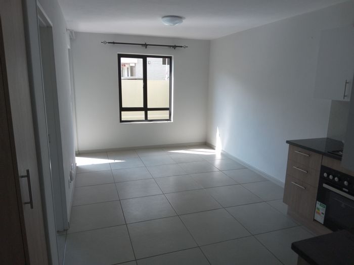 Rivonia Apartment To Rent: 2 Bed, Pool, Security, WiFi, Close to Amenities.