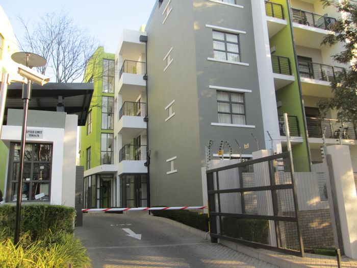 Rivonia Apartment To Rent: 2 Beds, Pool, Security, Close to Amenities.