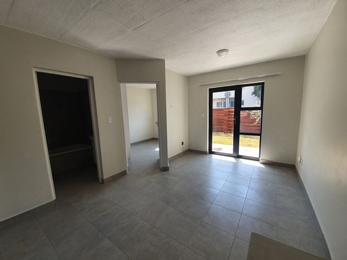 2-Bedroom Apartment To Rent in Ferndale with WiFi, security, and pet-friendly options.