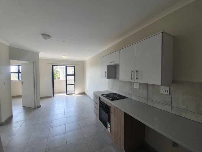 Ferndale Apartment To Rent: 2 beds, patio, WiFi, pet-friendly, secure complex.