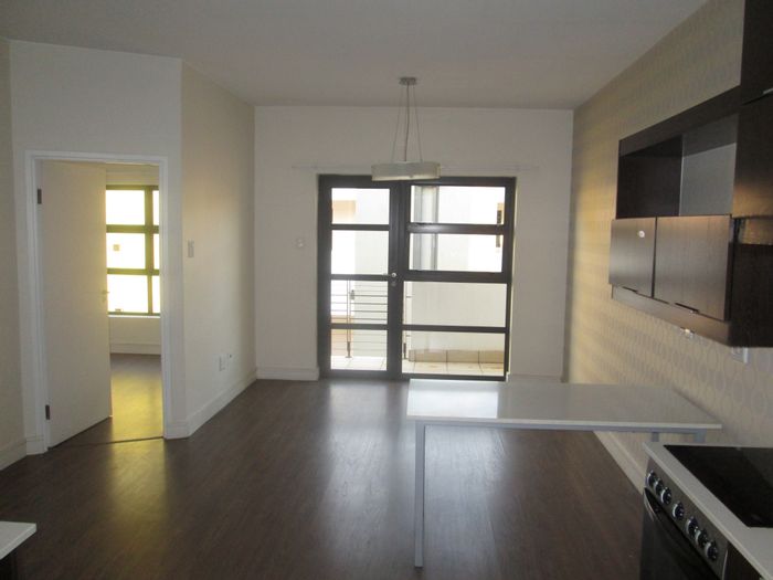 Rivonia Apartment To Rent: 2 Bed, Pool, Parking, Close to Amenities.