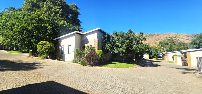 House To Rent in Modderfontein AH: 2 beds, aircons, parking, retirement amenities.