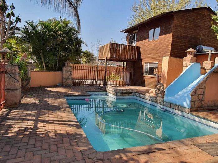 For Sale: 3-Bedroom House in Mooinooi Central with Pool, Flatlets, and Ample Parking.