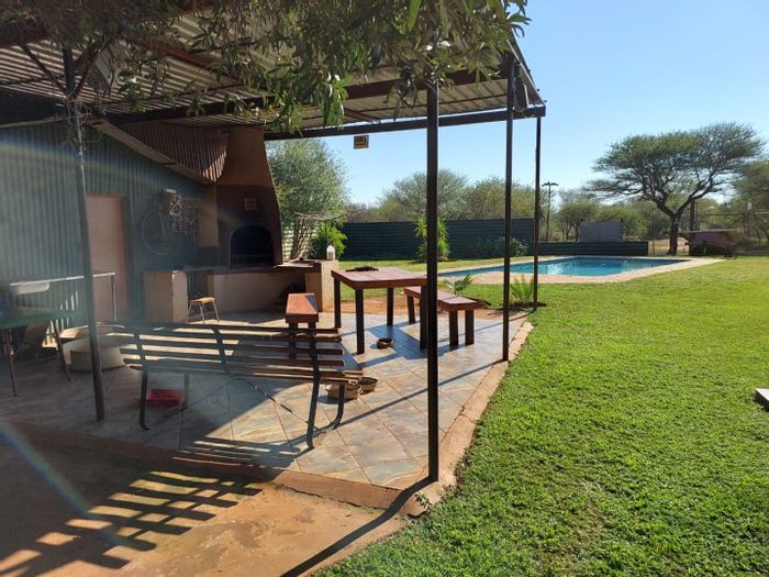 Northam Central Farm For Sale: Main house, rental units, pool, solar, security.