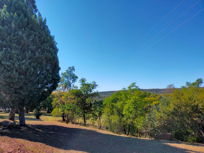 Koster Central Farm For Sale: 66.6 hectares, diverse accommodations, solar power, and water supply.