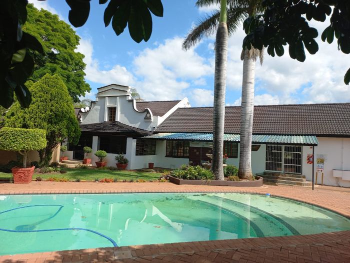 For Sale: Farm in Mooinooi Central with 15 bedrooms, café, pool, and irrigation.