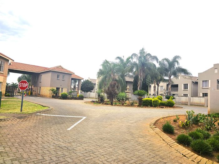 Ground-floor apartment in Waterval East for sale, includes parking and play park.