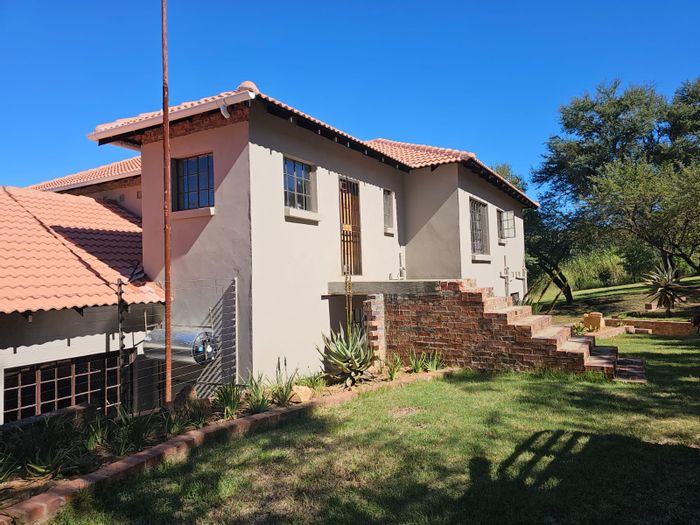 For Sale: Farm in Rietfontein AH with borehole, three-phase power, and entertainment areas.