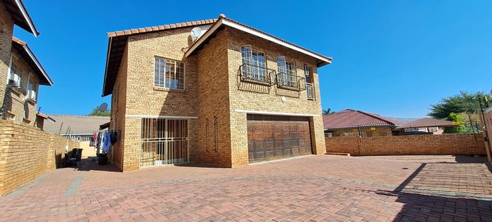 Townhouse For Sale in Safari Gardens: Pool, lapa, double garage, low maintenance.