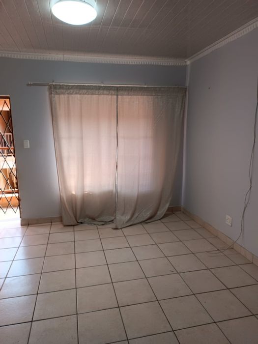 Bo Dorp Apartment For Sale: 2-bed, 1-bath with top security features.