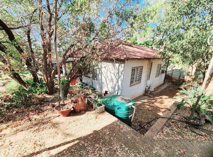 House for Sale in Thabazimbi Central: 3 beds, garage, staff quarters, near schools.