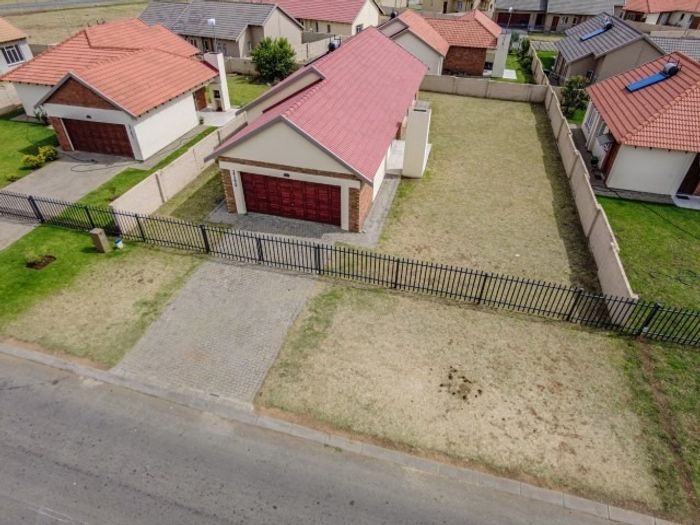 Waterkloof House For Sale: 3 Bedrooms, secure estate, garden, and double garage.