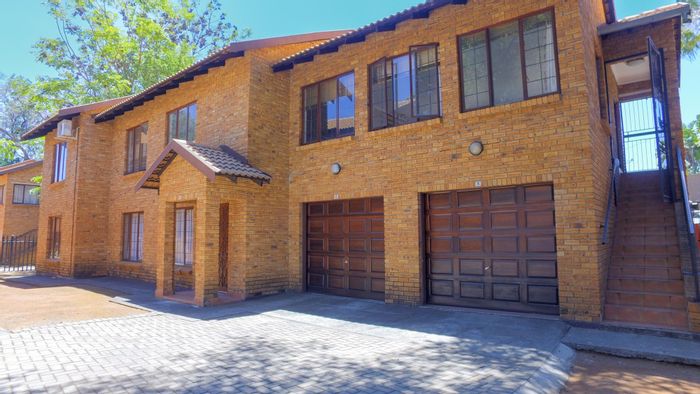 For Sale: 3-Bedroom Apartment in Bo Dorp with Garage and Security Features.