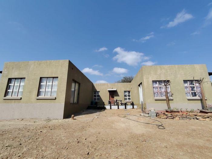 Farm for Sale in Swartruggens Central: Two residences, cabins, borehole, solar power.