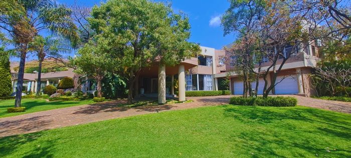 For Sale: Boschdal House with 5 en-suite bedrooms, pool, and expansive gardens.