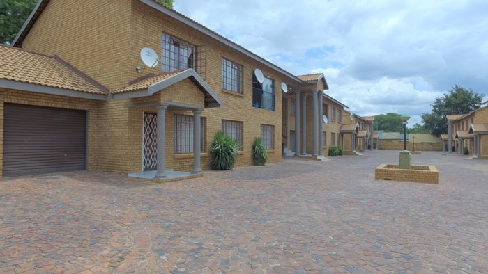 Bo Dorp Apartment For Sale: 2 beds, garage, near amenities and transport.