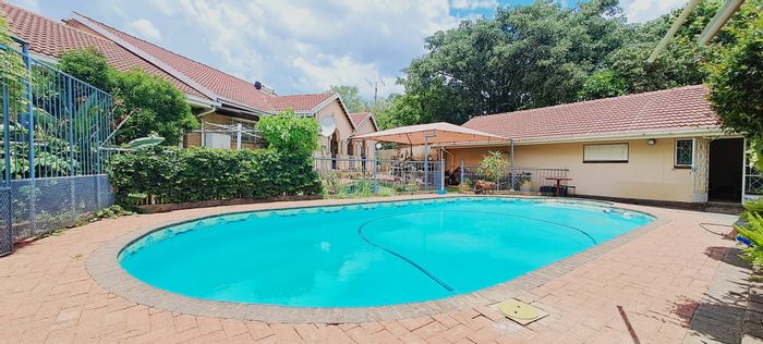 For Sale: Spacious 4-bedroom house in Protea Park with pool and flat.