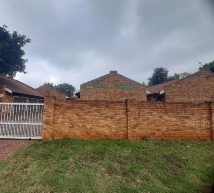 Lower Bo-Dorp Townhouse For Sale: 6-unit estate with prepaid electricity and garages.