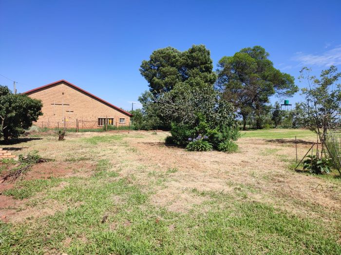 1548m2 Vacant Residential Land in Derby For Sale with borehole and fencing.