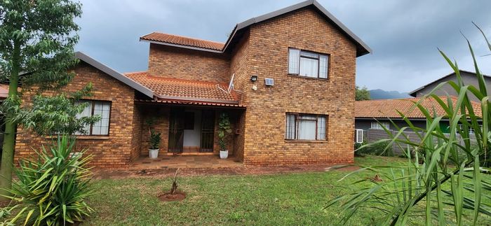 Spacious 5-bedroom house with pool, office, and self-contained flat in Thabazimbi Central. For Sale.