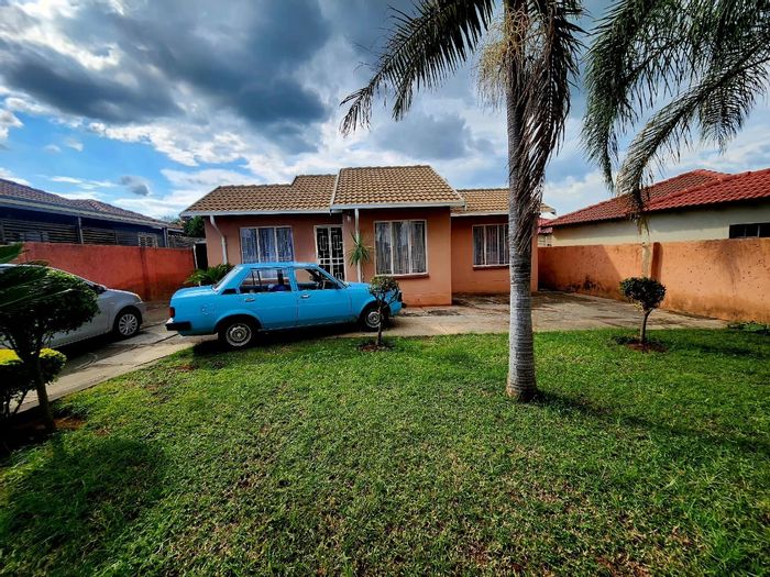 2-Bedroom House for Sale in Tlhabane West with Carport and JoJo Tank